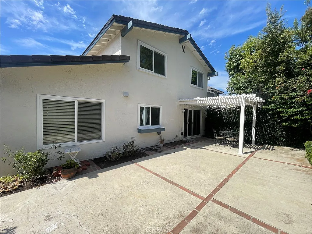 4 bed, 2254 sqft, $5,500 — Photo 3