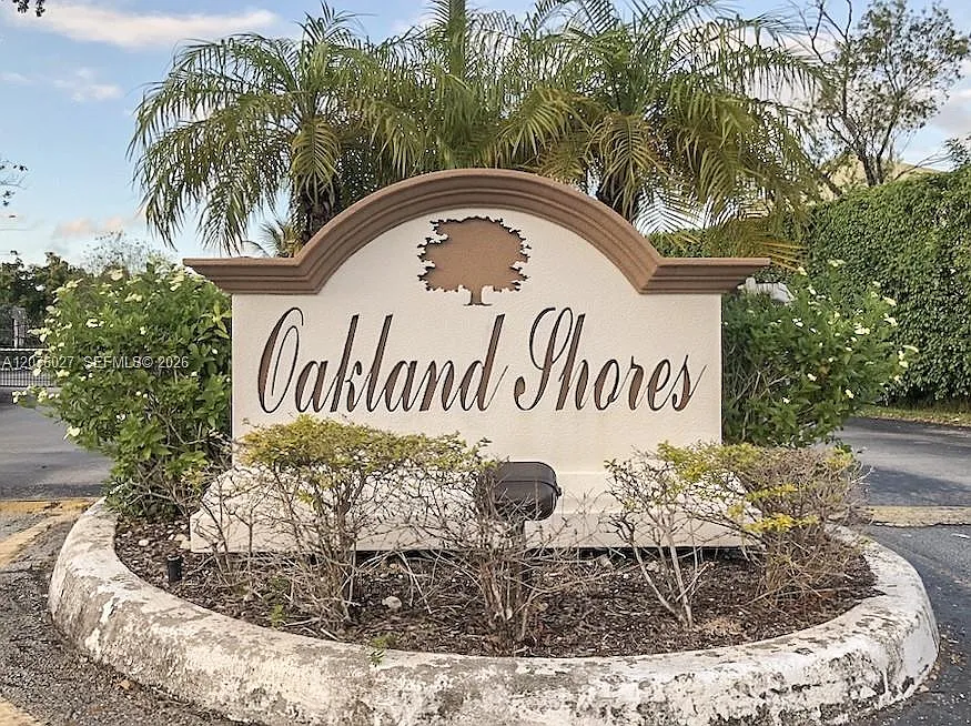 Oakland Shores Condominiu — Photo 1