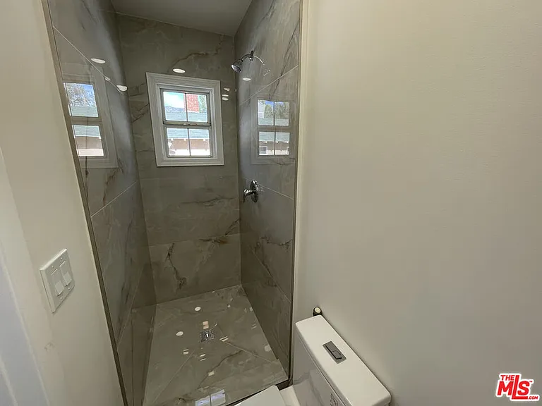 10631 Tinker Ave — Photo 27