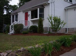 136 Hamilton Rd, Wrentham, MA 02093