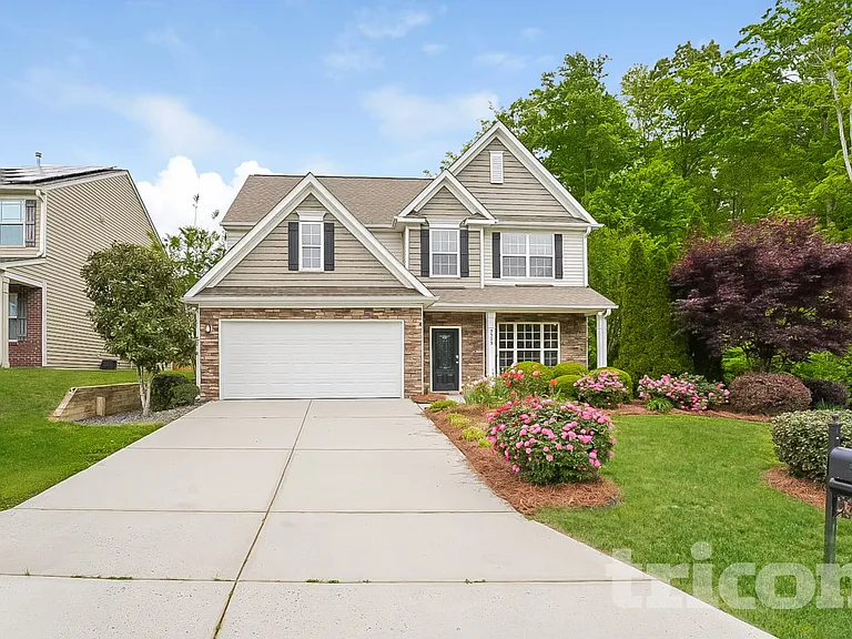 5323 Chandler Oaks Ln — Photo 1