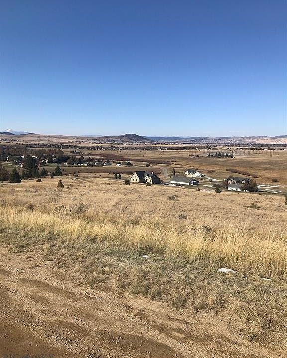 2nd image of 207 Majestic View St