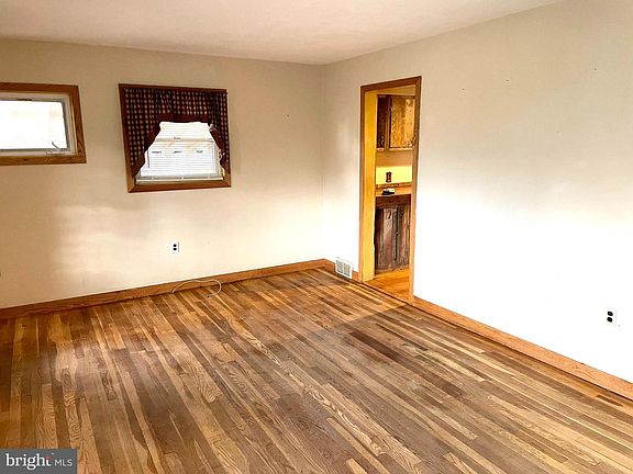4th image of 106 Lincoln Dr