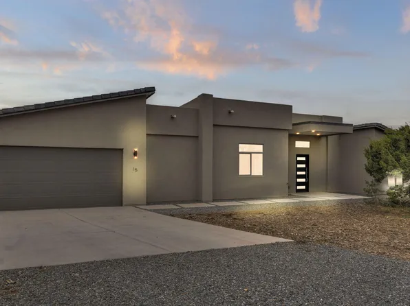 15 Meadowland Ct, Tijeras, NM 87059