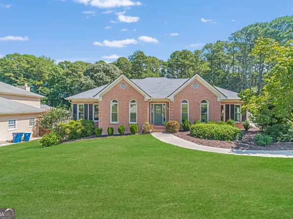 2078 Lakewood Cir SW, Grayson, GA 30017