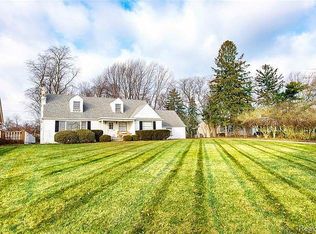 21390 E River Rd, Grosse Ile, MI 48138