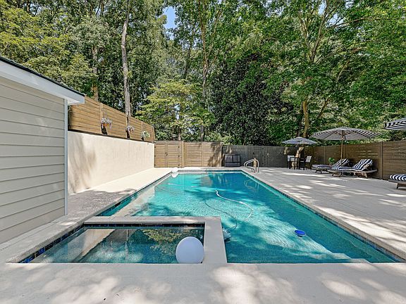 2nd image of 720 River Gate Dr