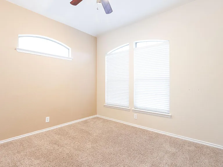 1227 Cresswell Cv — Photo 7