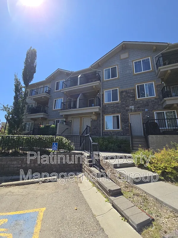 2 bed, 1.5 bath, 932 sqft, $1,750 — Photo 3
