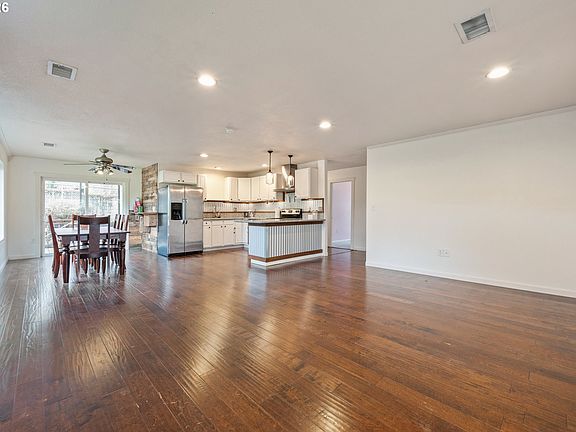 4th image of 246 S 70th St