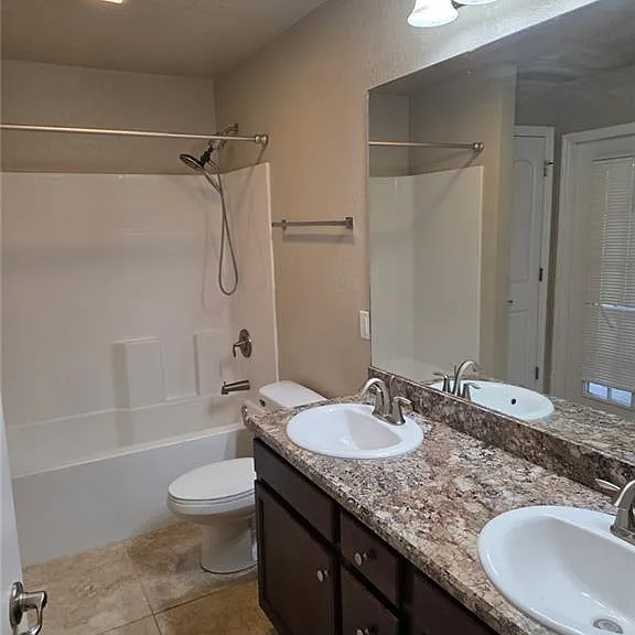 1330 NW 7th Ave — Photo 13