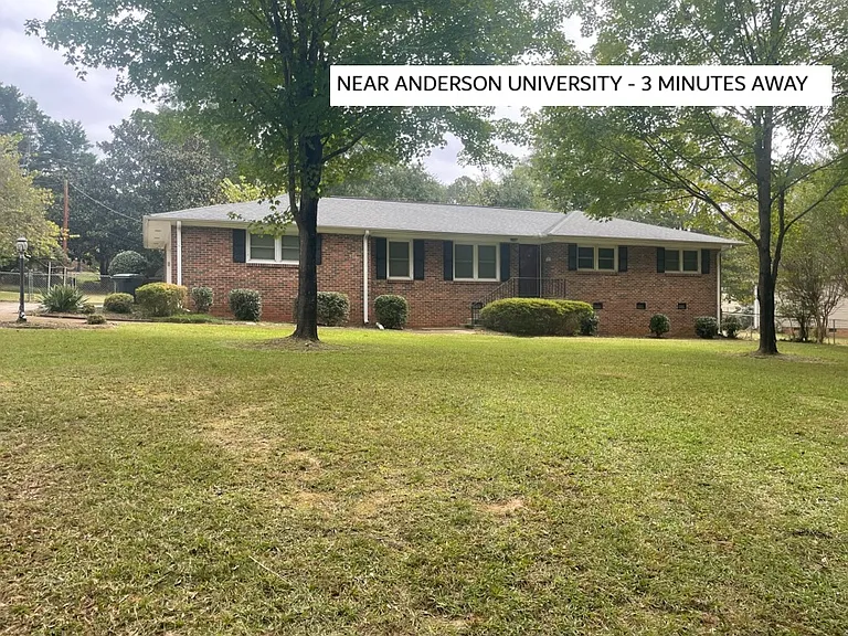 310 Allenby Rd — Photo 1