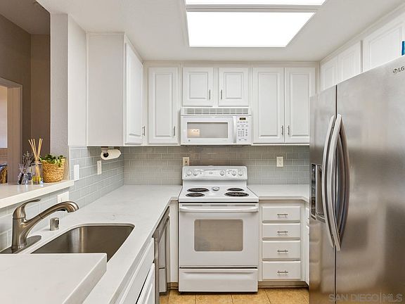 4th image of 2250 Camino De La Reina Unit 113