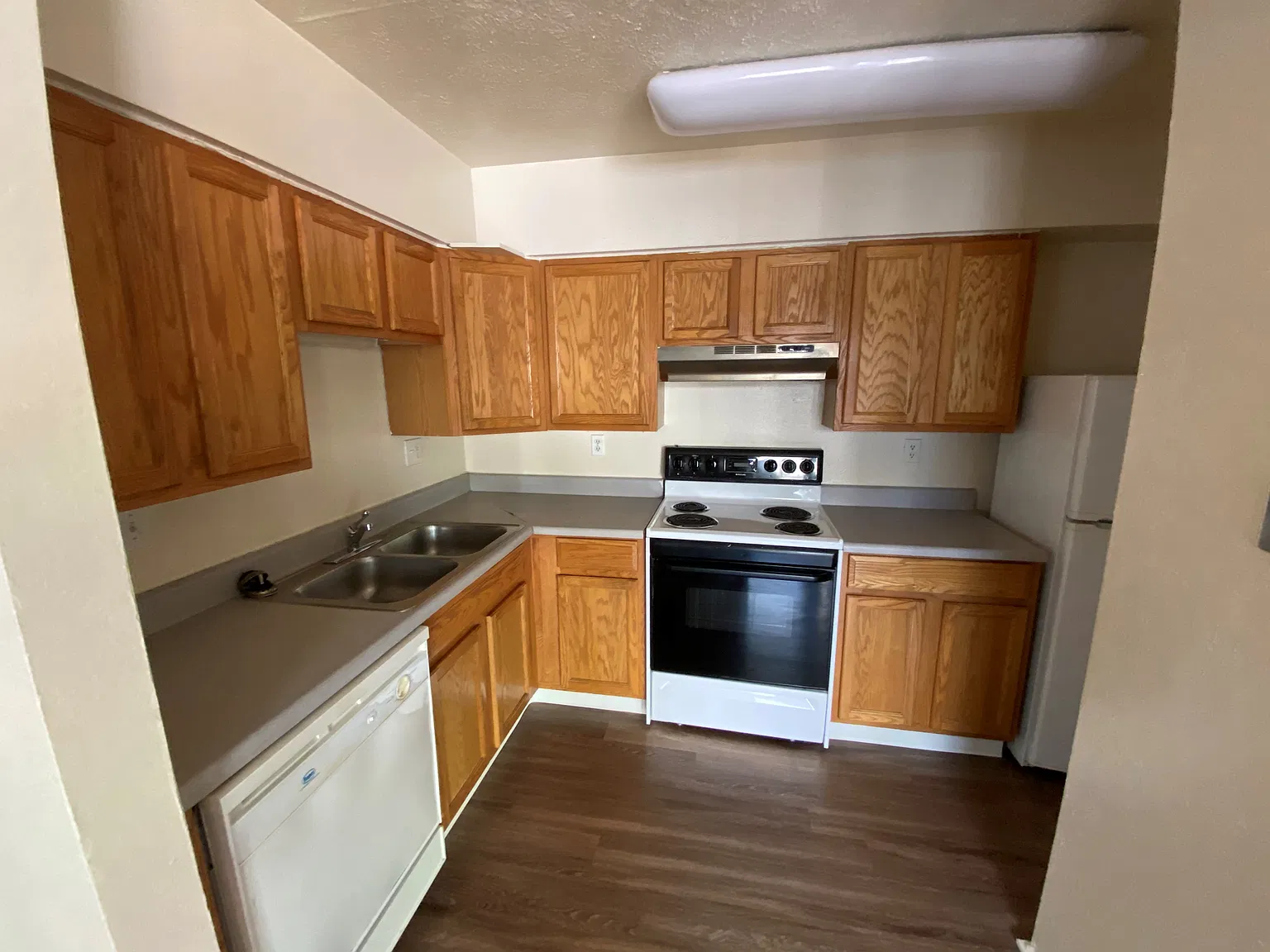 3 bed, 1100 sqft, $3,700 — Photo 2