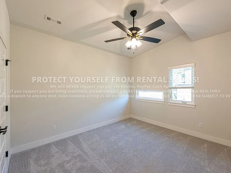 956 W Boone St — Photo 16