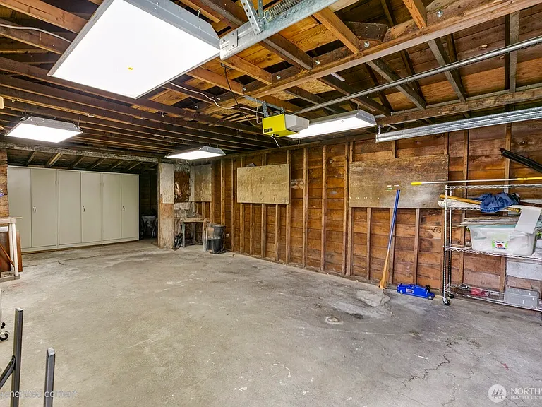 7009 Rainier Dr — Photo 26