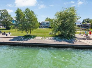 11830 Riverside Dr E, Windsor, ON N8P 1A6