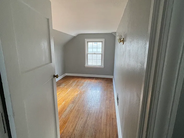 182 Woodland St — Photo 4