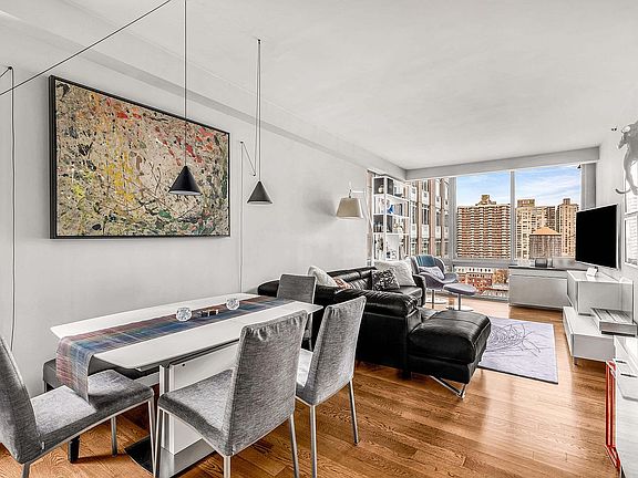 3rd image of 225 W 60th St APT 15C