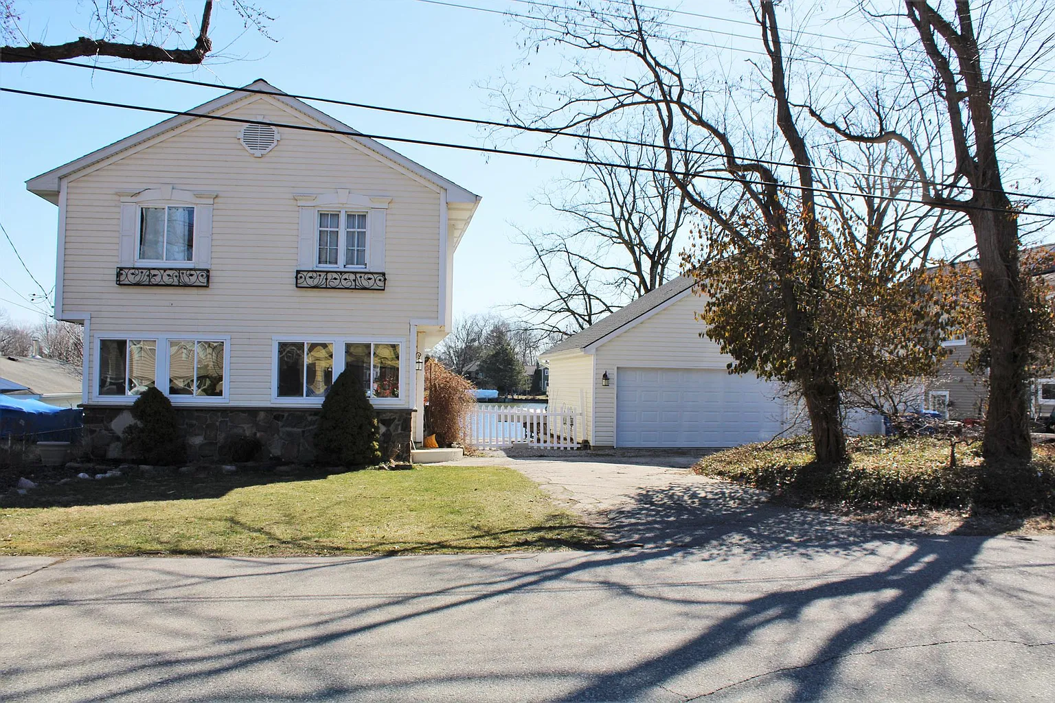 1191 Bamford Dr photo 1