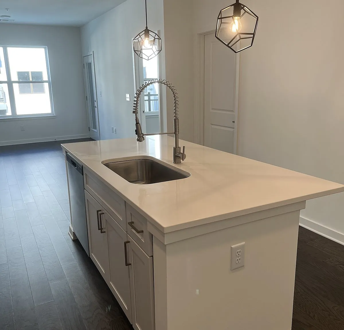 1 bed, 1.0 bath, 692 sqft, $1,500 — Photo 4