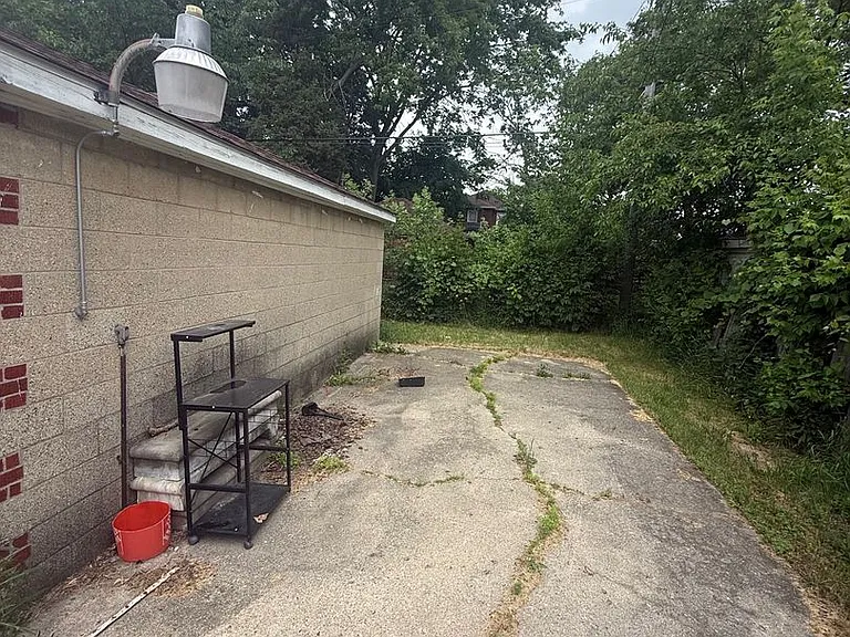 11785 Nashville St — Photo 16