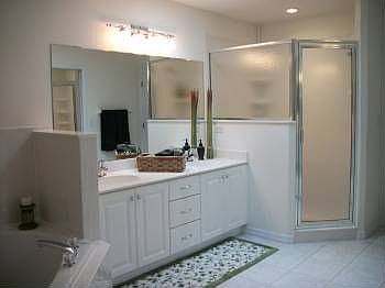 4th image of 4240 Hidden Lake Dr