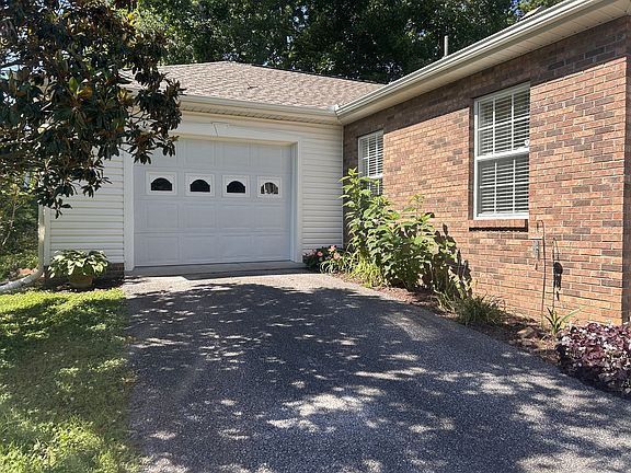 4th image of 109 Eastdale Ln