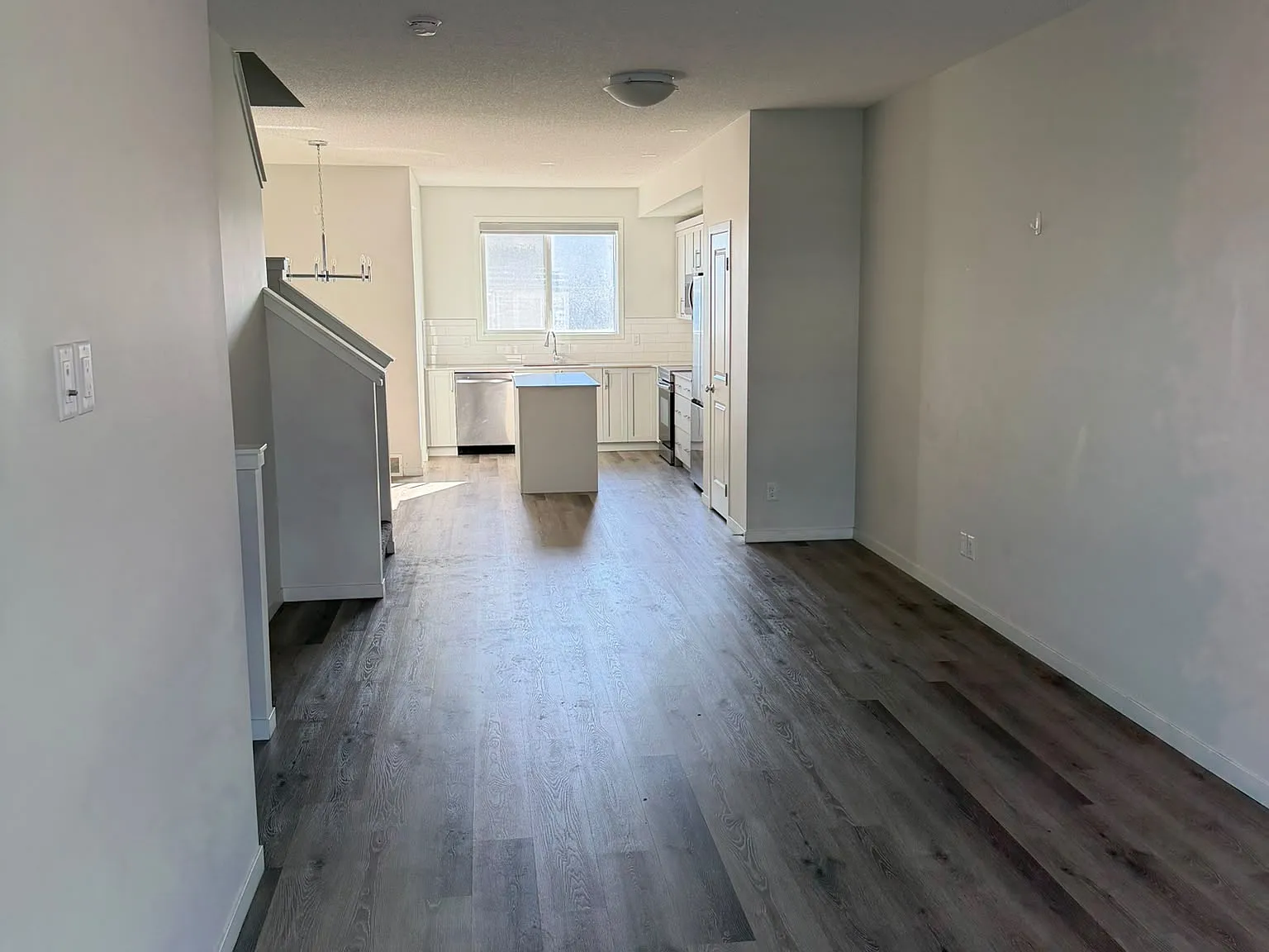 160 Edith Place - Main Floor — Photo 2