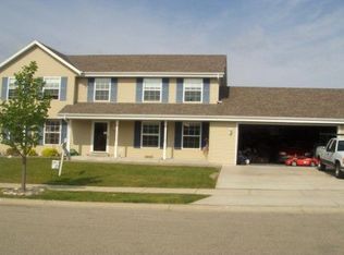 1585 Cardinal Dr, Hartford, WI 53027