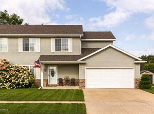 27 6th Ave SE, Dodge Center, MN 55927