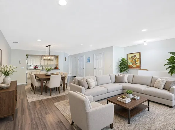 80 Leeward Court #80, Port Jefferson, NY 11777