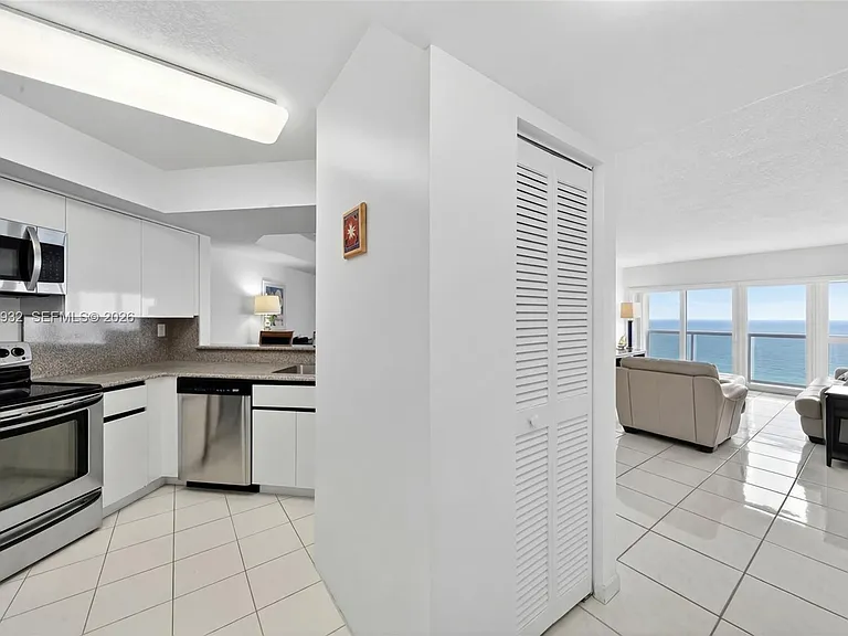 6767 Collins Ave #1609 — Photo 14