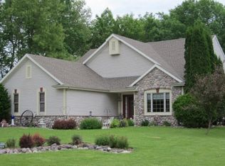 W241N7404 S Woodsview Dr, Sussex, WI 53089