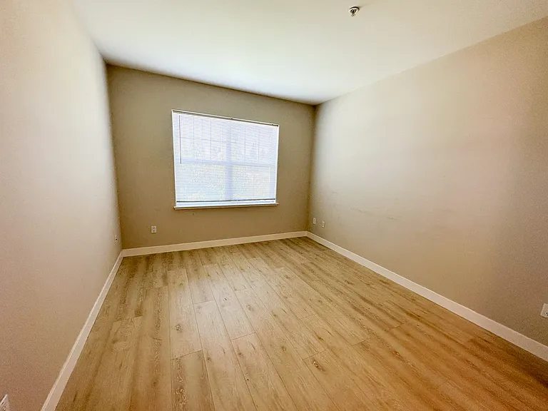453 E Okeefe St #204 — Photo 10