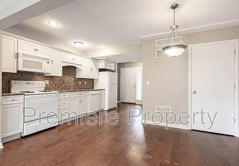 8119 N Elmwood Ave — Photo 3