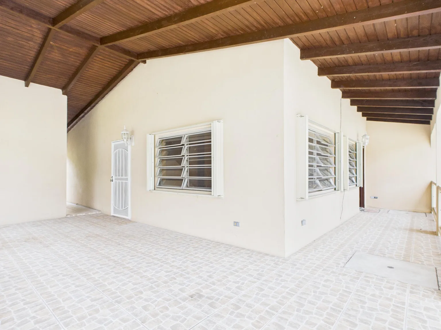 3 bed, $2,200 — Photo 2