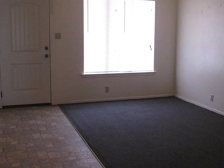 410 SE 6th St — Photo 4