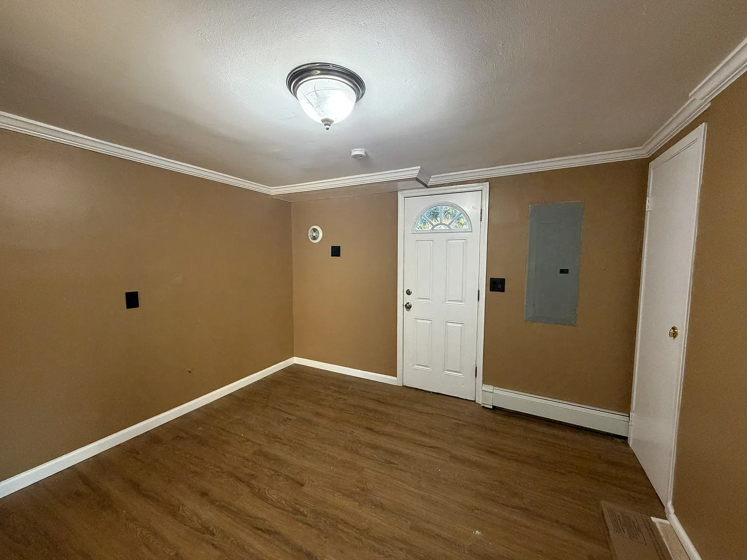 Lenox Rd, Baldwin — Photo 1