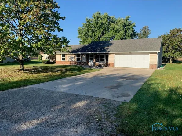 221 Greenfield Dr, Bryan, OH 43506