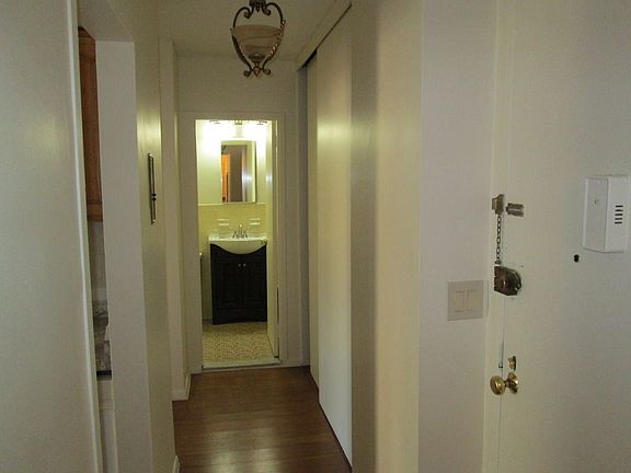 5th image of 2928 W 5th St #17S
