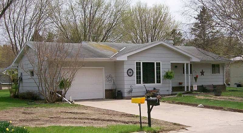 1st image of 200 Lakeside Dr