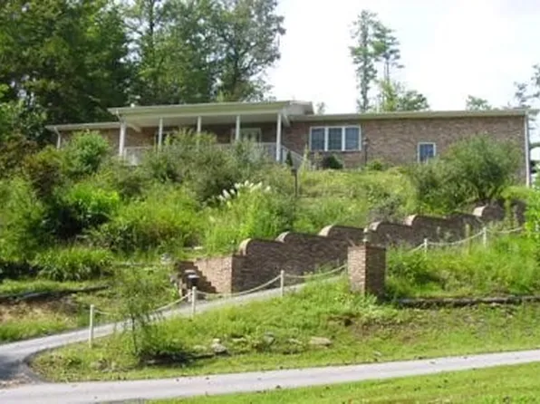 34 Andrews Rd, Zirconia, NC 28790