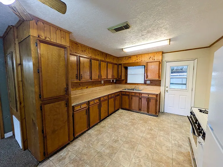 3801 Stuart Ave — Photo 6