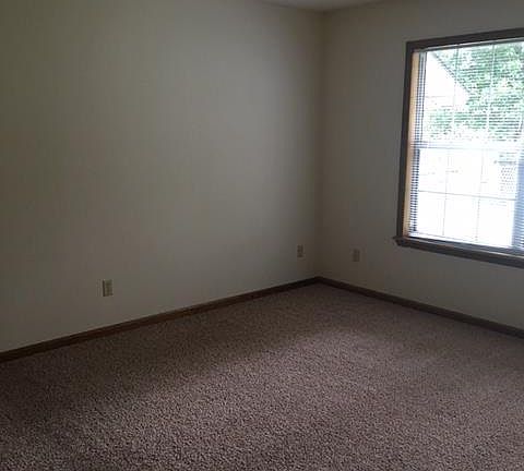5th image of 2308 Pineview Dr