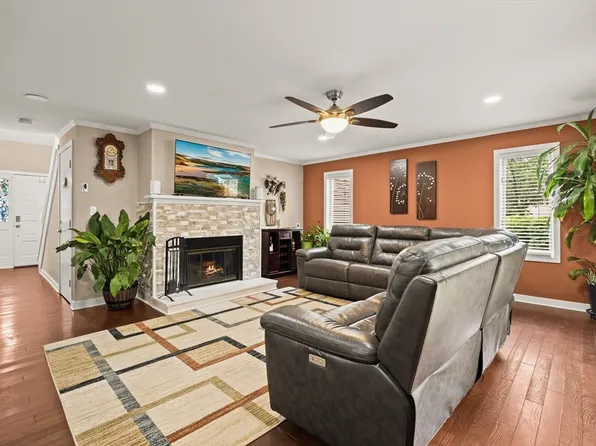 37 Jasper Ln, Randolph, MA 02368