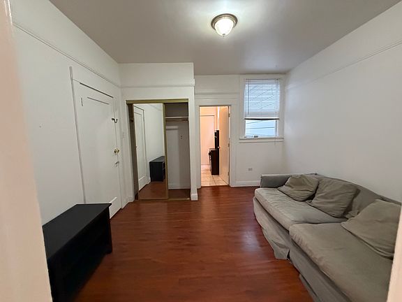 5th image of 810 Taraval St APT C