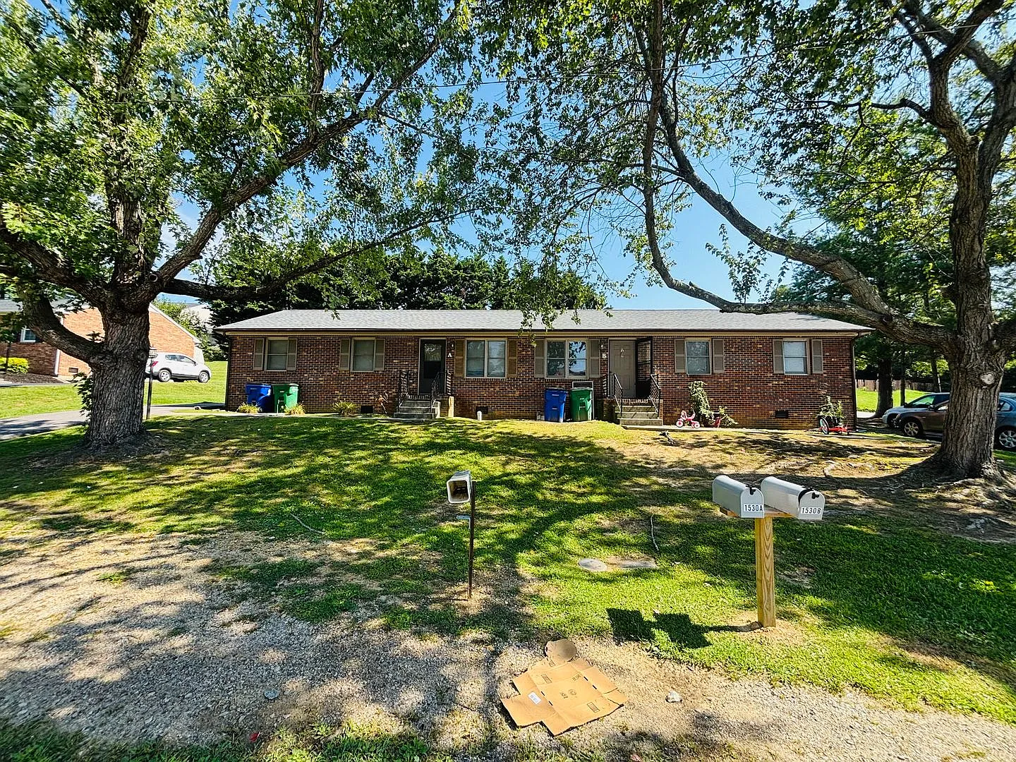 3 Bedroom, 1 Bath Duplex — Photo 1