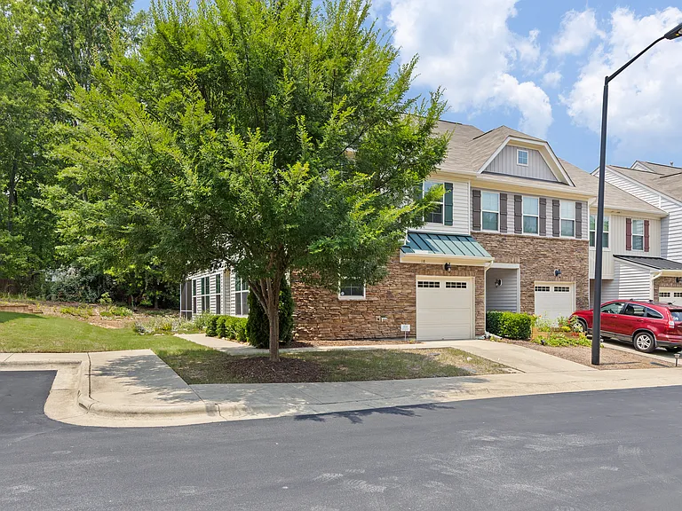 End-unit townhome with attached garage