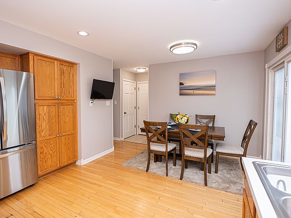 5th image of 4504 Victoria Dr